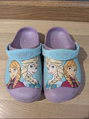 Disney Frozen Girls' Crocs Lavender